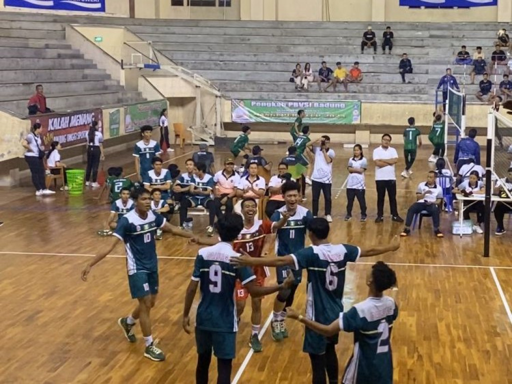 Pertandingan Bola Voli GARUDA Dalung di Gor Mengwi serangkaian Manggupura Cup 2024